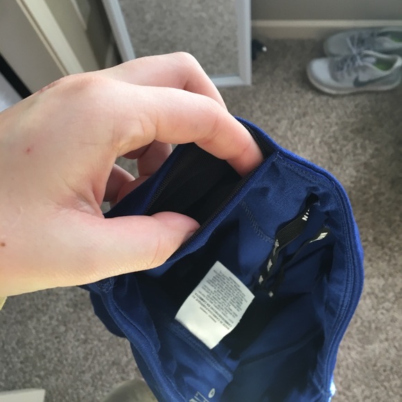 NIKE LEGGINGS CAPRIS LIKE NEW CONDITION - Picture 5 of 8